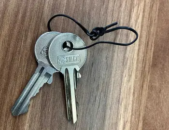 Trousseau de clés trouvé à côté du bloc de boites à lettres chemin de la garenne.